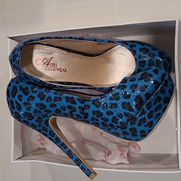 Blue Leppard stilettos - Picture 2 of 6